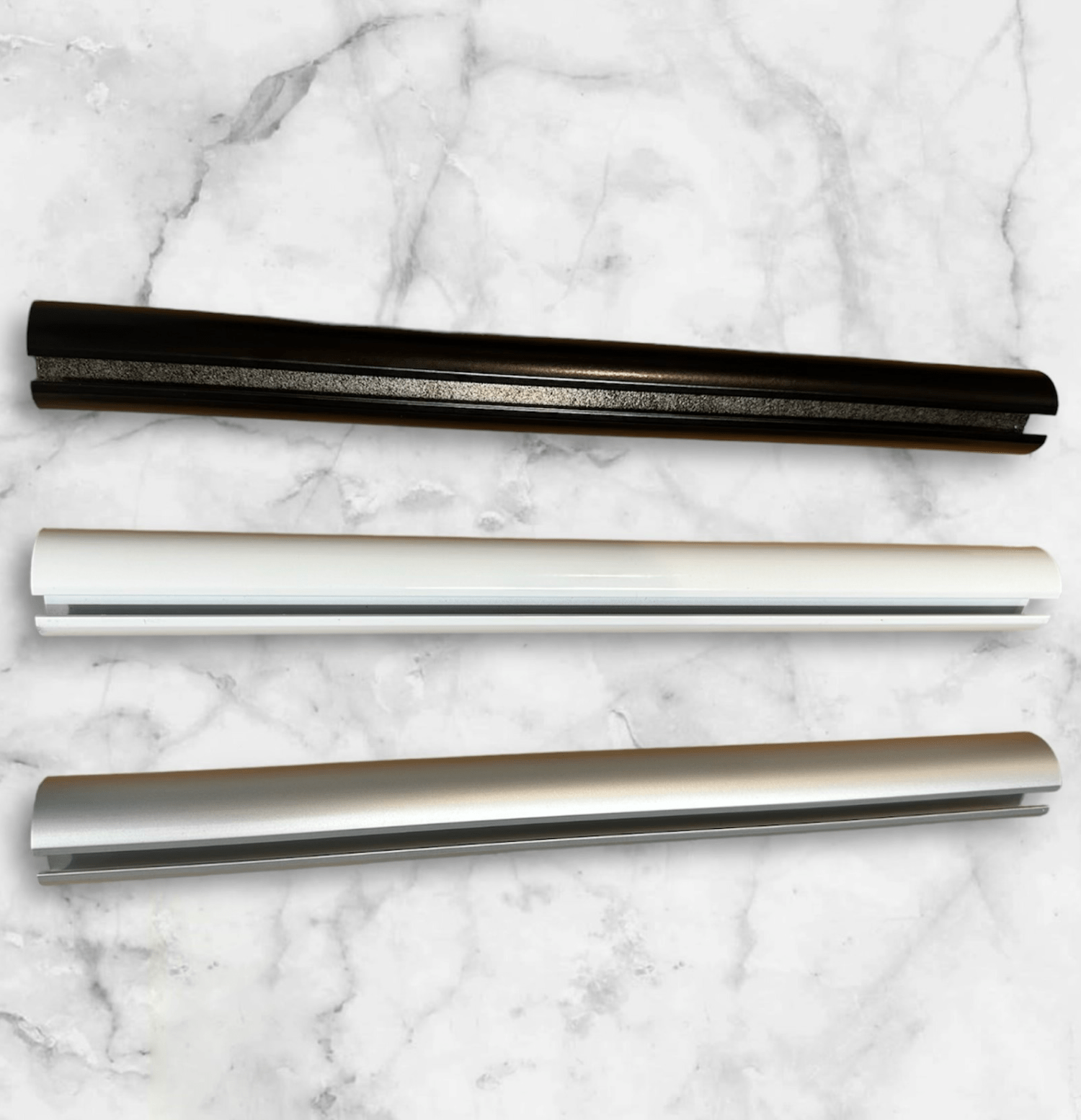 Adelaide curtains round track for blockout and sheer fabrics. Round Adelaide curtain track for curtains Adelaide, ideal for fabric, blockout curtains, sheer curtains, motorised use.