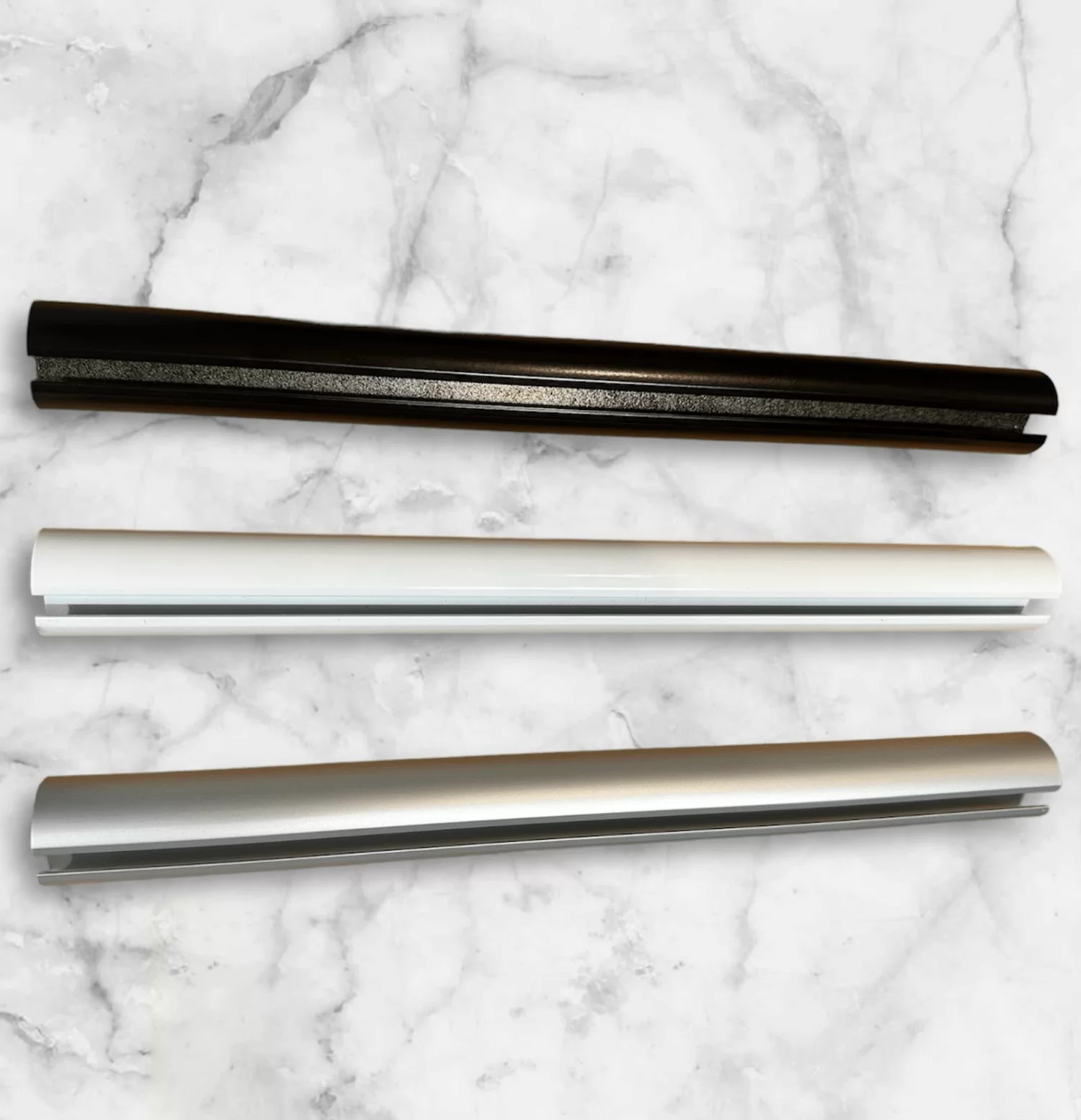 Adelaide curtains round track for blockout and sheer fabrics. Round Adelaide curtain track for curtains Adelaide, ideal for fabric, blockout curtains, sheer curtains, motorised use.